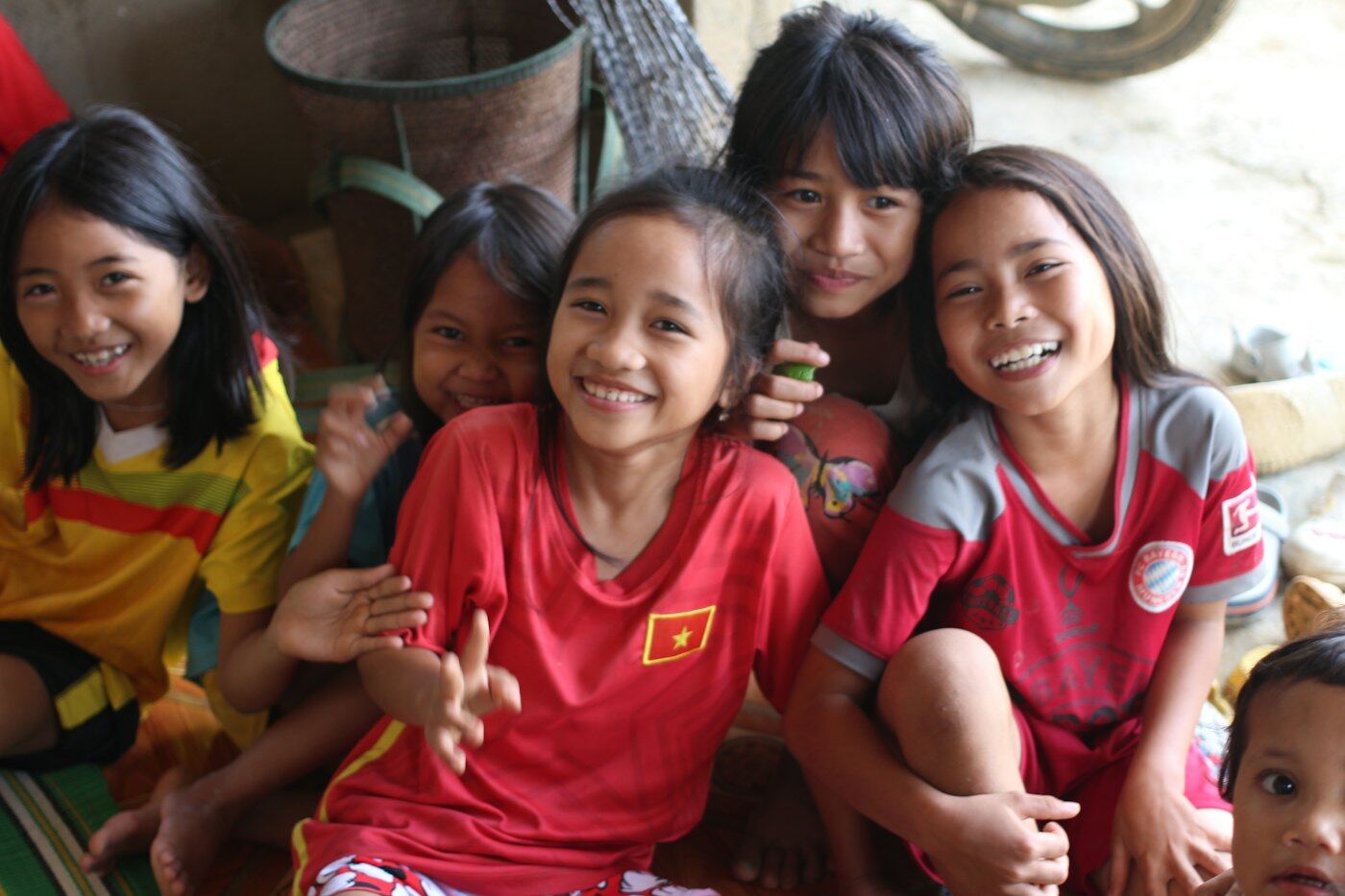 Các em nhỏ cười tươi